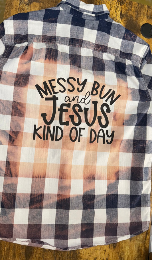Messy buns & Jesus - Flannel; XL